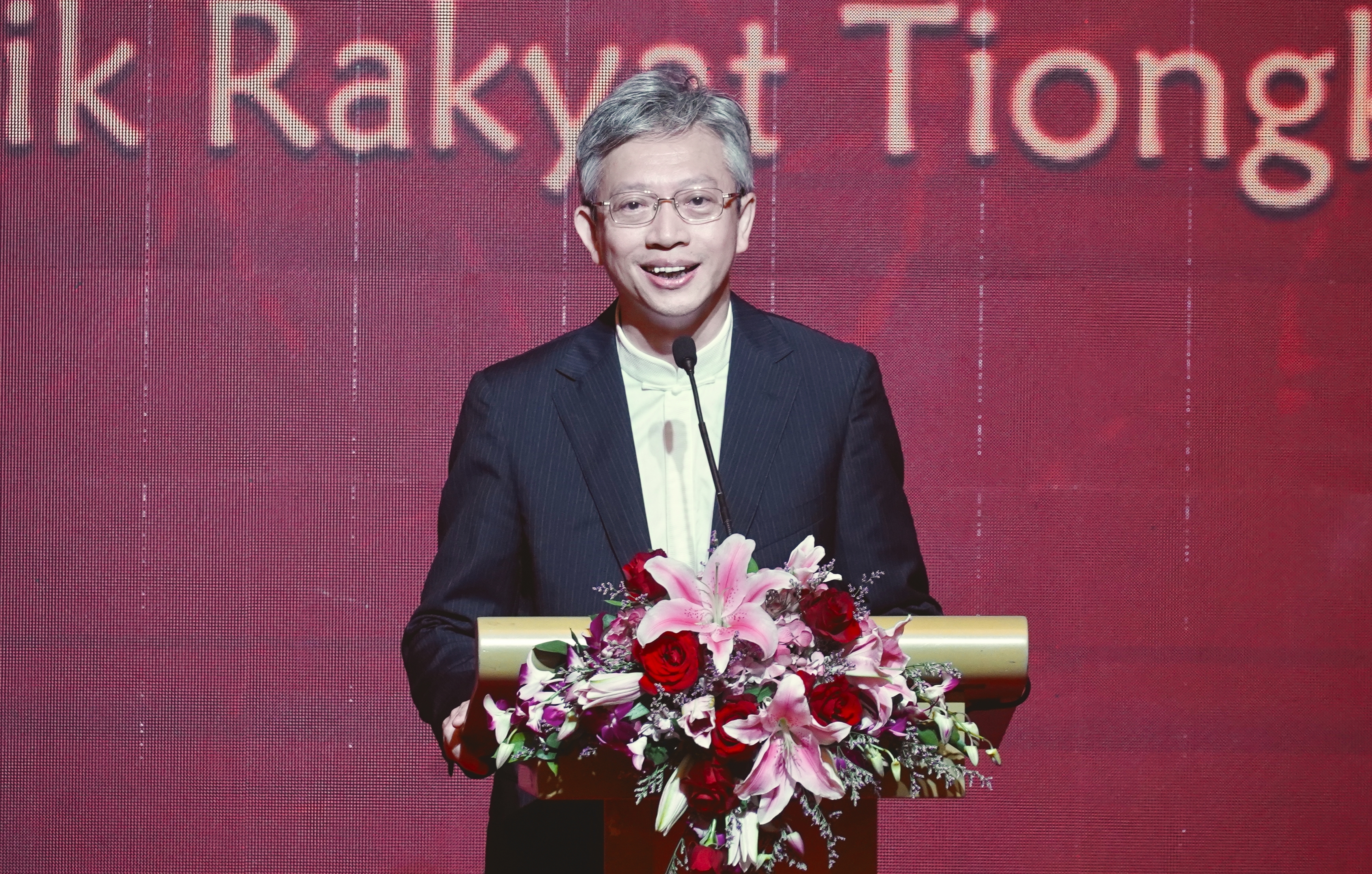 Duta Besar Wang Lutong Menghadiri Perayaan 20 Tahun Berdirinya Kamar Dagang Tiongkok di Indonesia